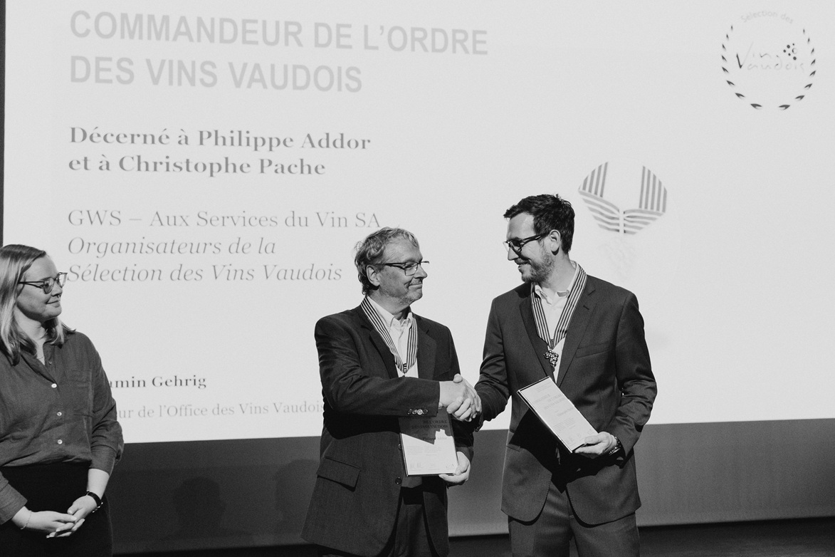 Sélection des Vins Vaudois, photos des lauréats devant le backdrop