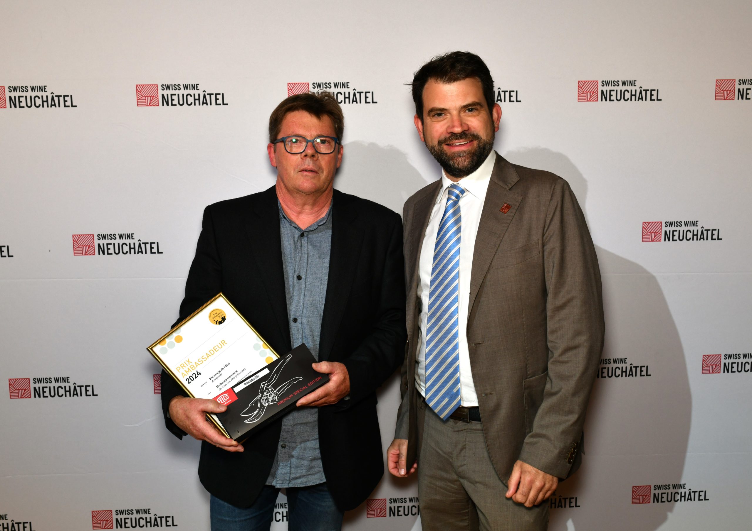 Sélection des Vins Vaudois, photos des lauréats devant le backdrop