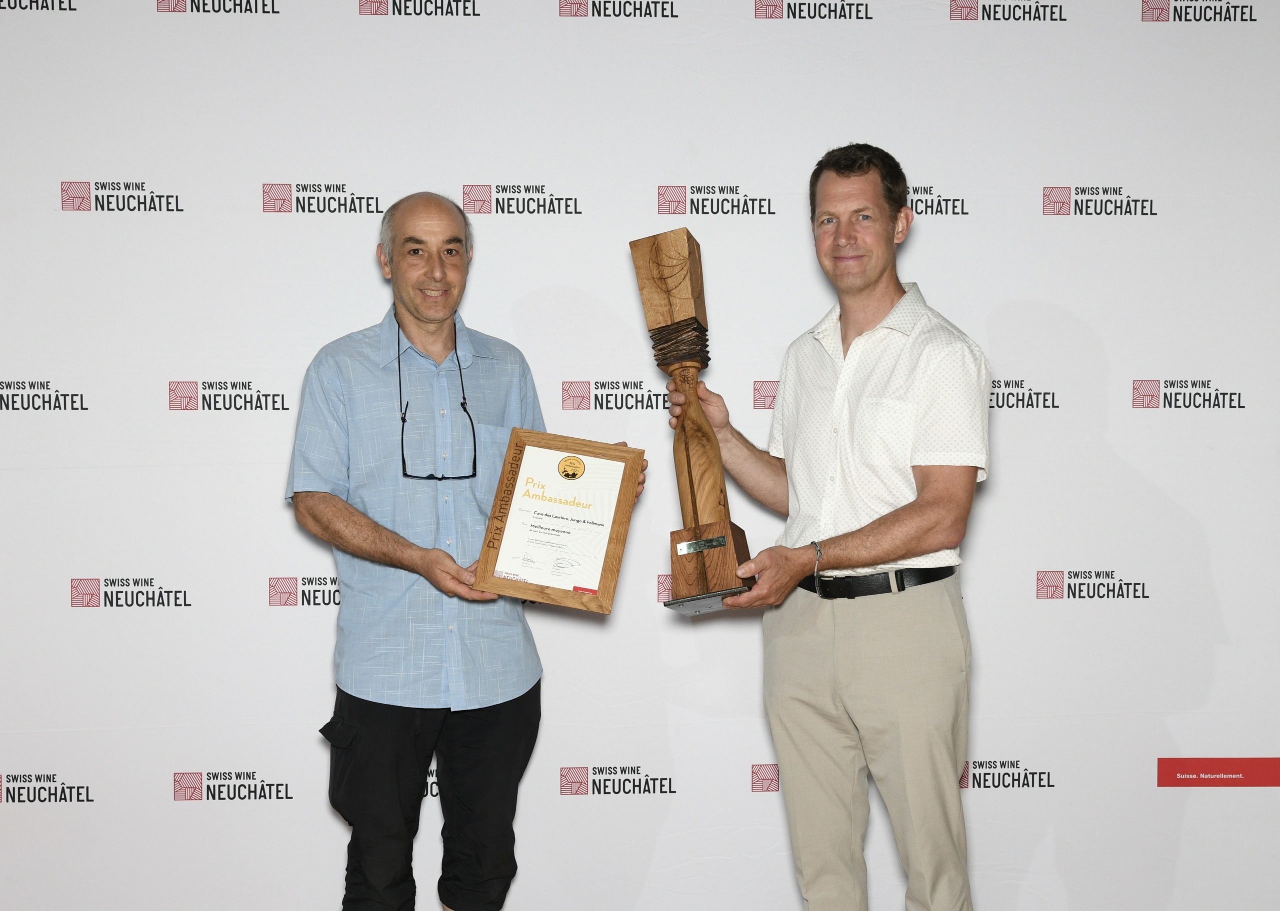 Sélection des Vins Vaudois, photos des lauréats devant le backdrop